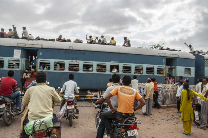 106 - India - paso a nivel